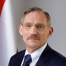 Dr. Pintér Sándor belügyminiszter